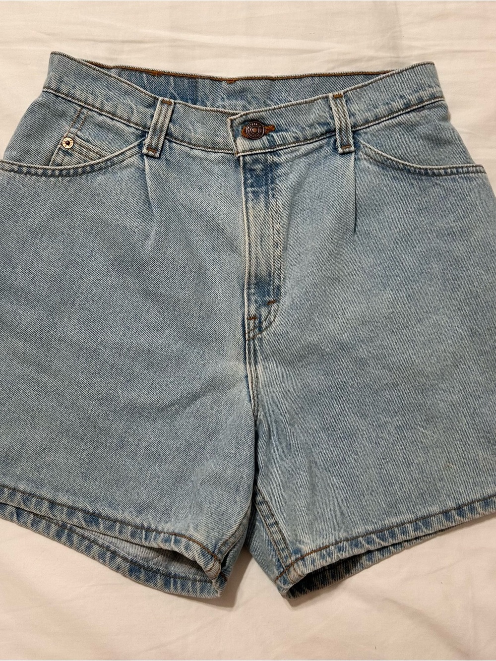 Vintage Orange Tag Levi's High-Waisted Pleated Mom Shorts - Light Wash Size 8